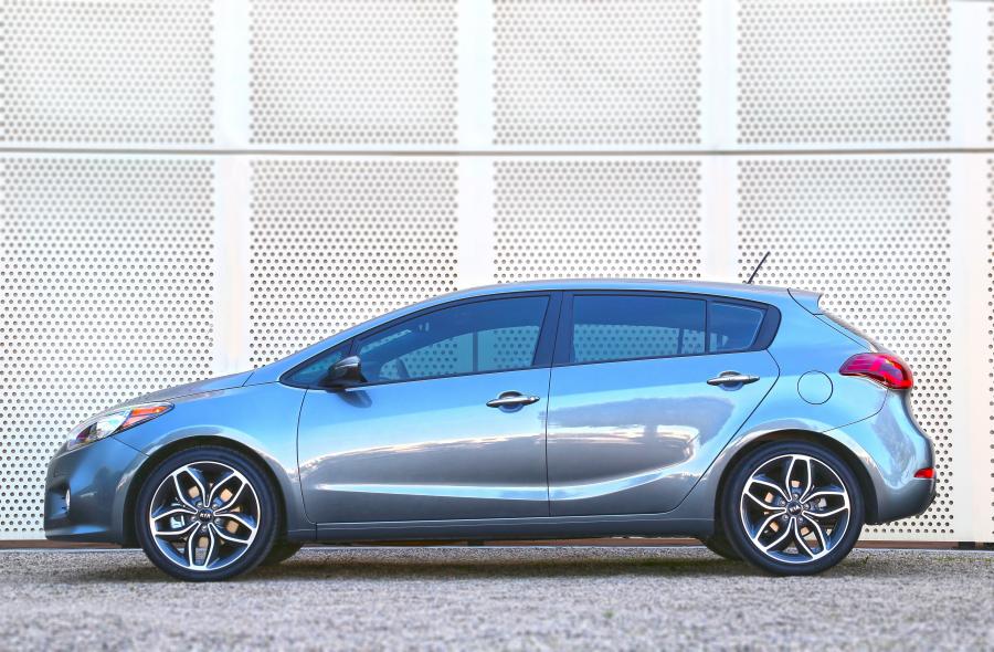  Kia Forte 2013 года  (фото 31 из 62)